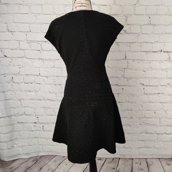 Aritzia Wilfred black panels Fit & Flare Cap Sleeve Dress sz 8 Skater - Picture 7 of 9